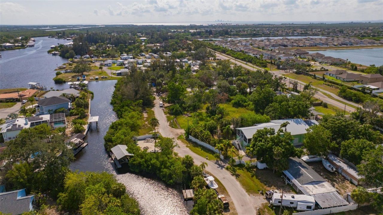 826 W Shell Point Street , Ruskin, FL 33570 Photo