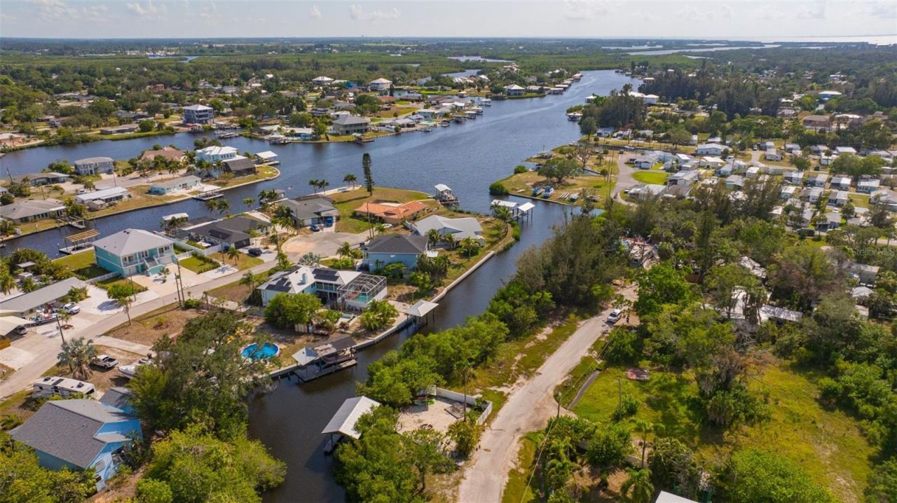 826 W Shell Point Street , Ruskin, FL 33570 Photo