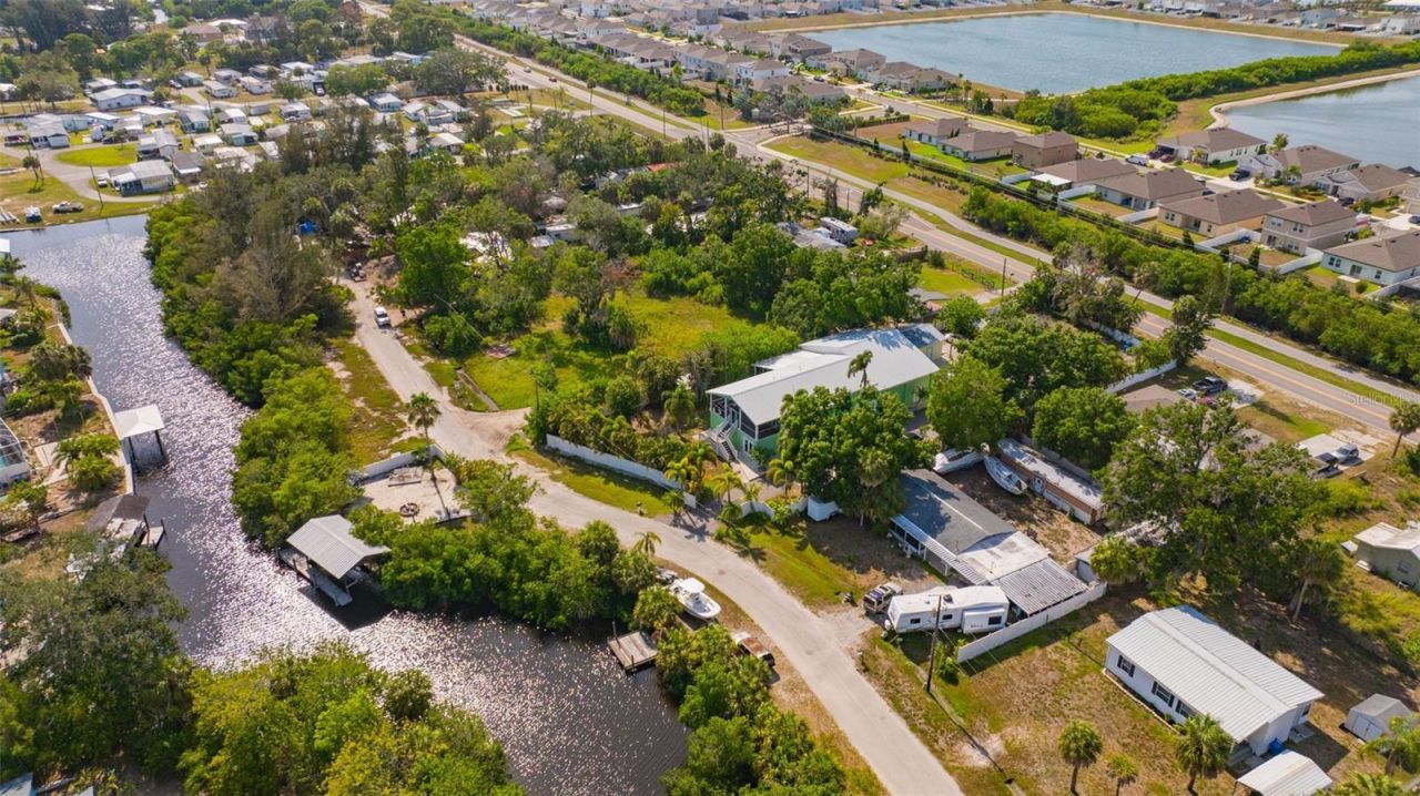 826 W Shell Point Street , Ruskin, FL 33570 Photo