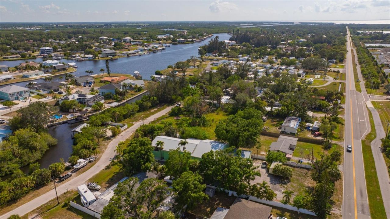826 W Shell Point Street , Ruskin, FL 33570 Photo