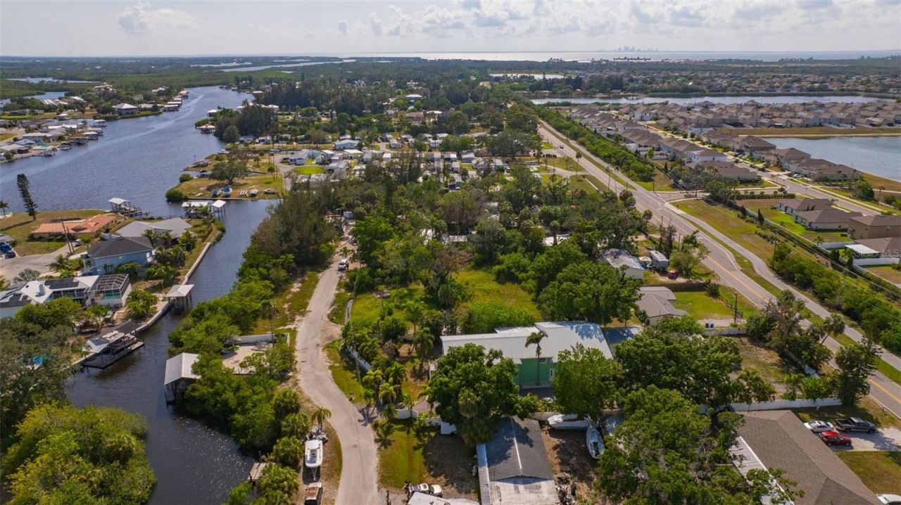 826 W Shell Point Street , Ruskin, FL 33570 Photo