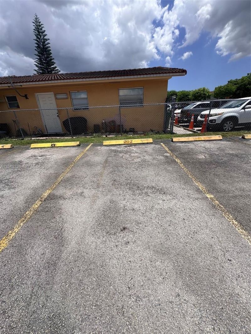 231 E 7th St, Unit 202, Hialeah, FL 33010 Photo