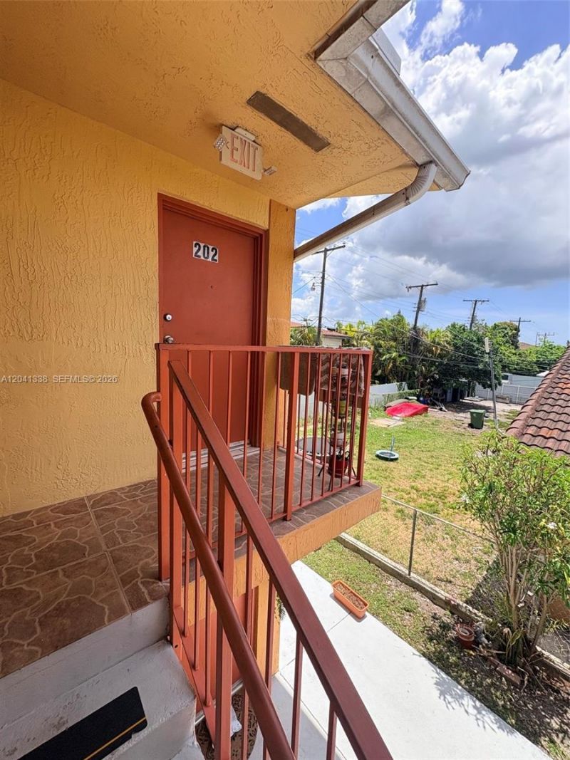 231 E 7th St, Unit 202, Hialeah, FL 33010 Photo