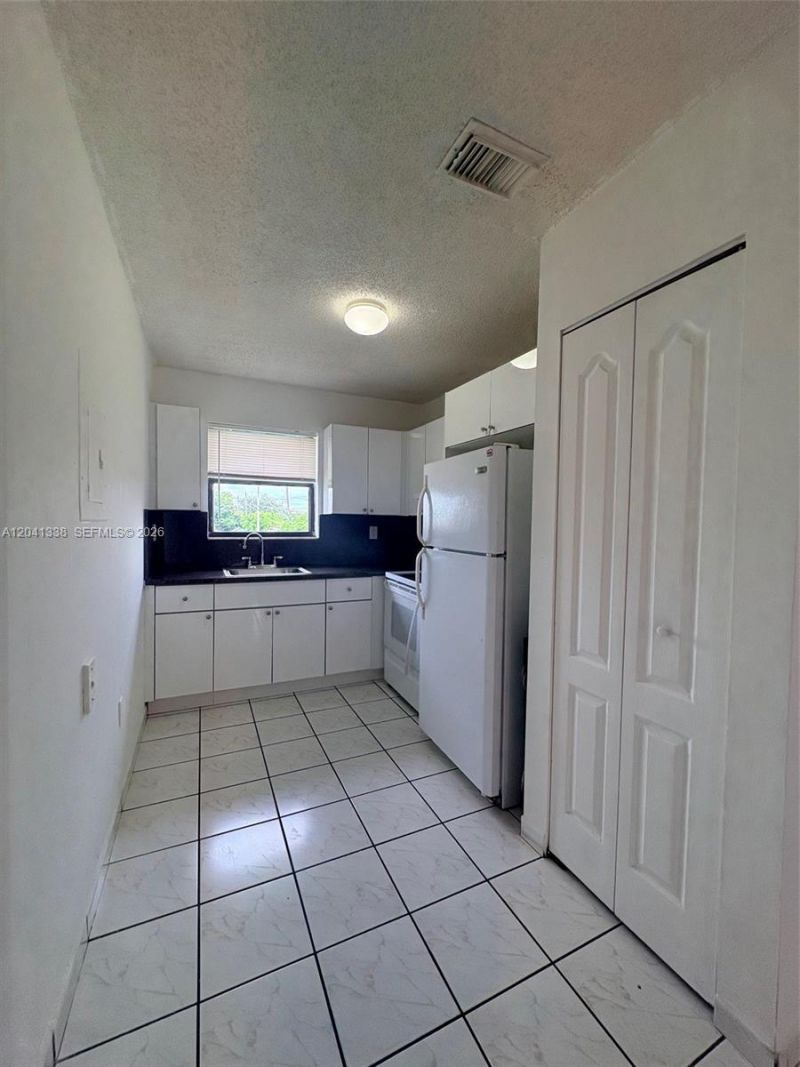 231 E 7th St, Unit 202, Hialeah, FL 33010 Photo
