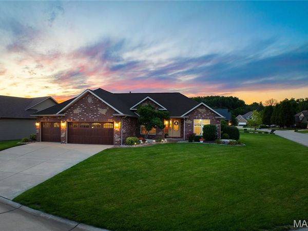 137 Stonebridge Bluff Drive, Maryville, IL 62062