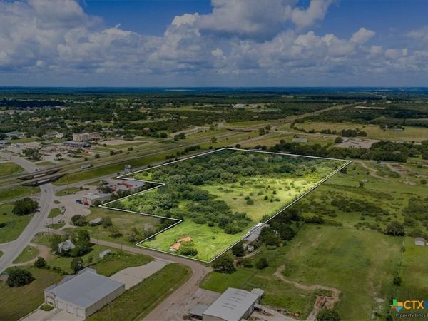 1240 Slaughter House Road , Flatonia, TX 78941