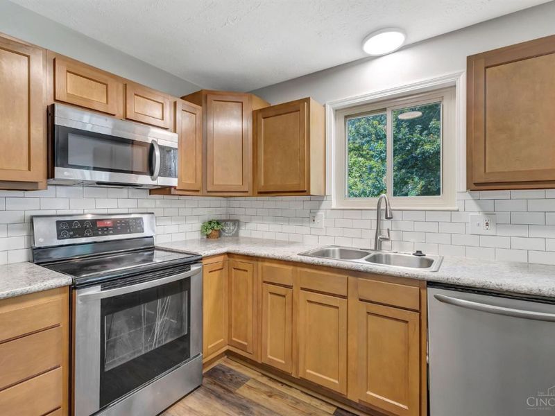 8187 Woodward Drive, West Chester, OH 45069 Photo 12
