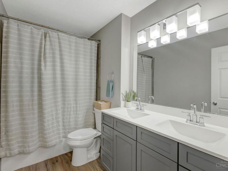 8187 Woodward Drive, West Chester, OH 45069 Photo 18
