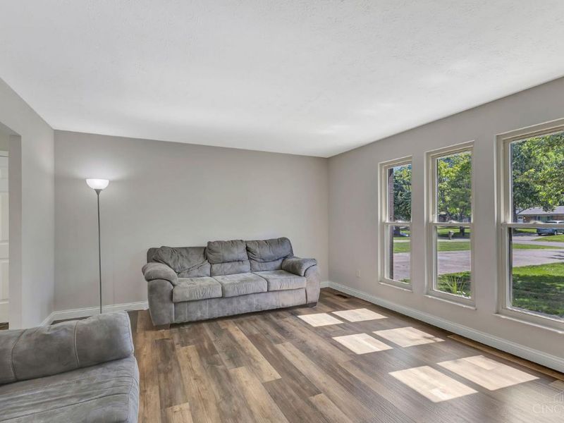 8187 Woodward Drive, West Chester, OH 45069 Photo 6