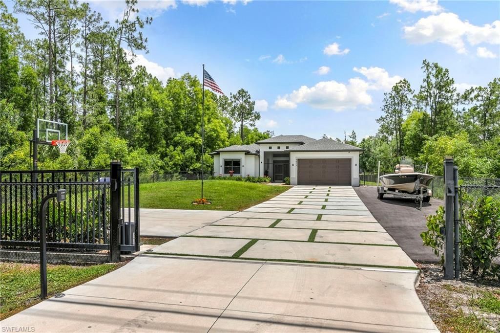 4473 Golden Gate Blvd E, Naples, FL 34120 Photo