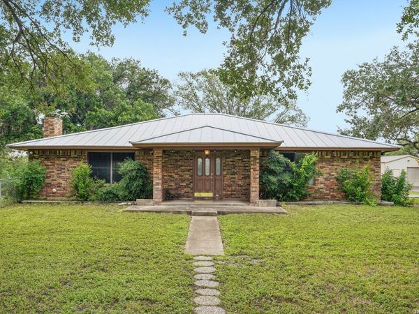 19300 N Fm 81, Hobson, TX 78117