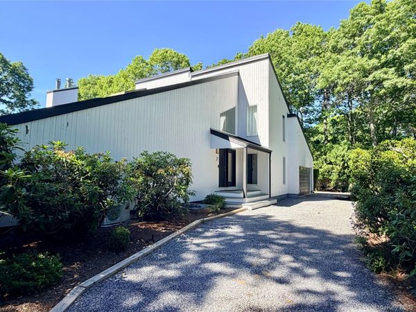 7 Midhampton Court , Quogue, NY 11959