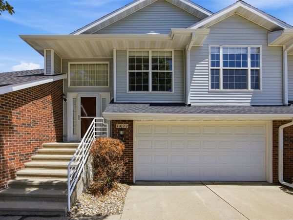 1422 Crossings Court NE, Cedar Rapids, IA 52402