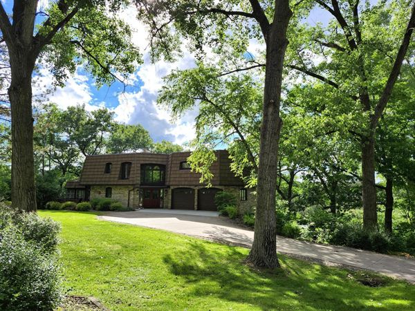 8 Chickadee Lane , North Oaks, MN 55127