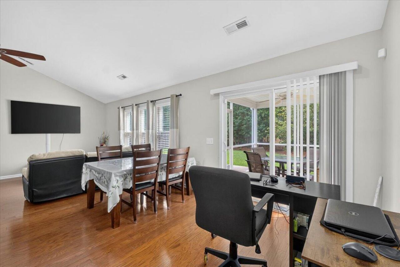 307 Wynfield Forest Drive Photo 16