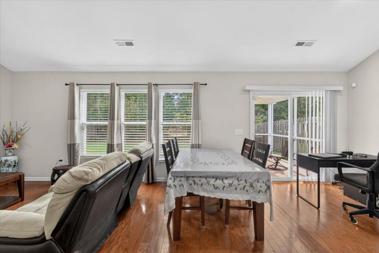 307 Wynfield Forest Drive Photo 17