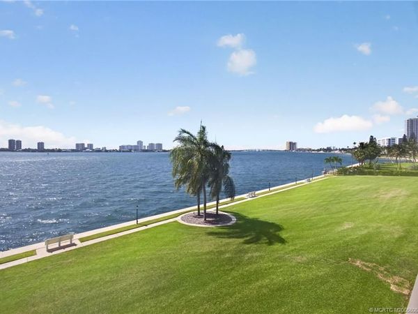 801 Lake Shore Drive, Unit 302, Lake Park, FL 33403