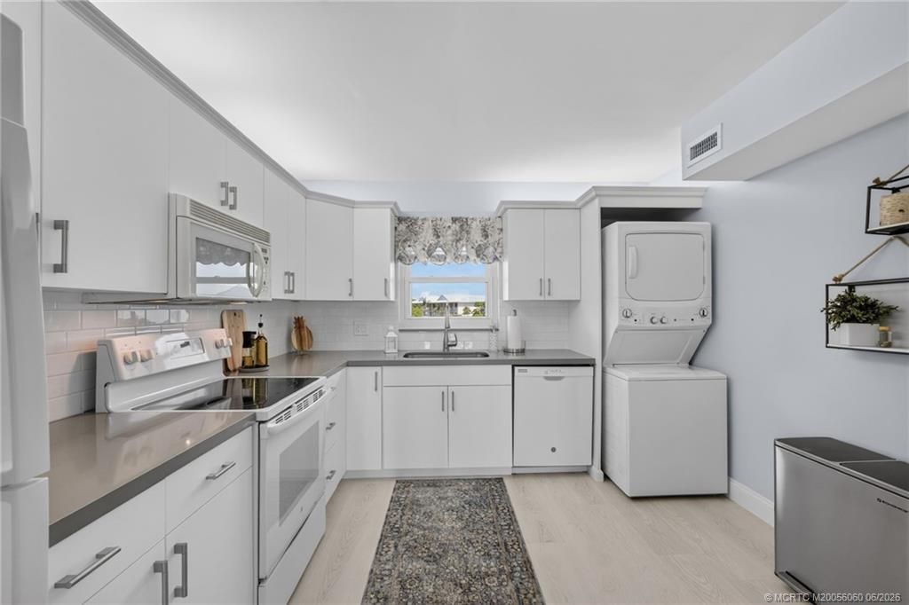 801 Lake Shore Drive, Unit 302, Lake Park, FL 33403 Photo