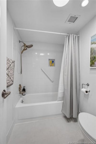 801 Lake Shore Drive, Unit 302, Lake Park, FL 33403 Photo