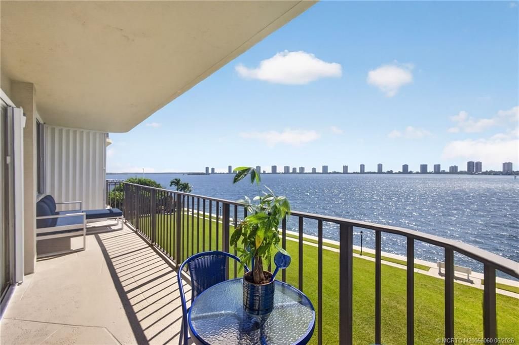 801 Lake Shore Drive, Unit 302, Lake Park, FL 33403 Photo