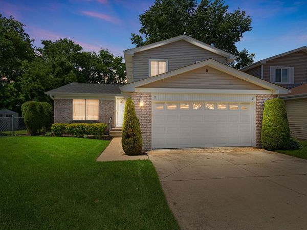 5 Oriole Court , Woodridge, IL 60517