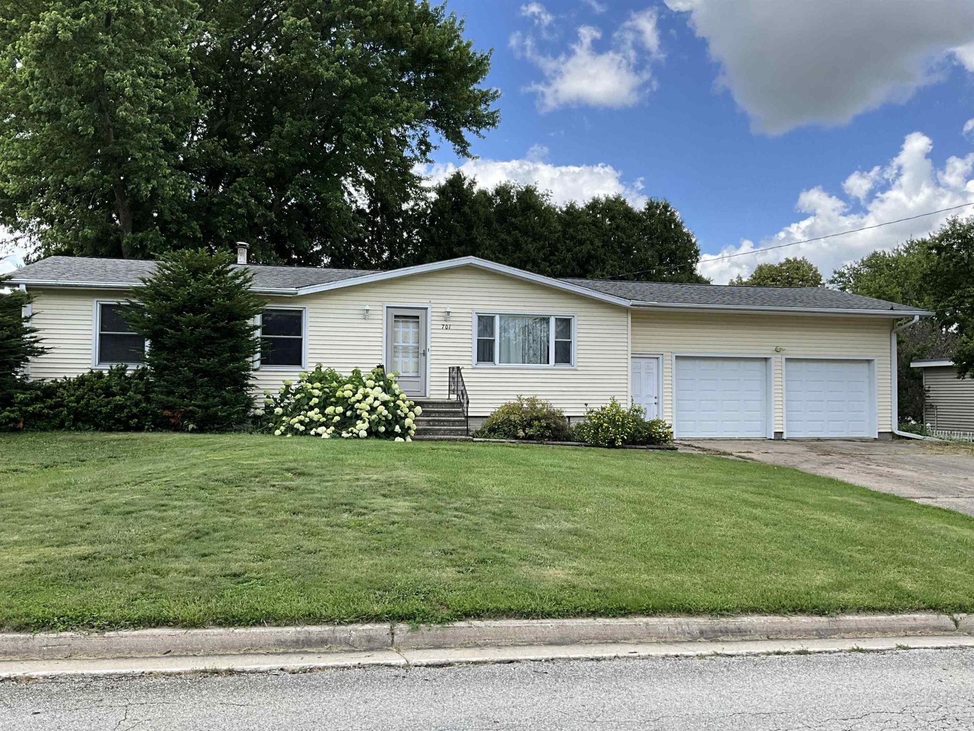 701 Rainbow Avenue, West Union, IA 52175 Main Photo