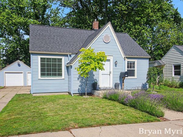 762 Central, Holland, MI 49423