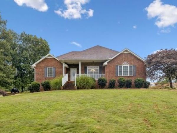 112 Kelly Ln, Lafayette, TN 37083