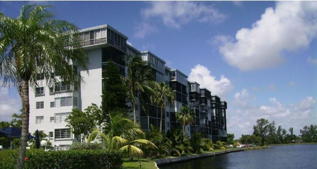 1075 NE Miami Gardens Dr , Unit 708, Miami, FL 33179 Photo