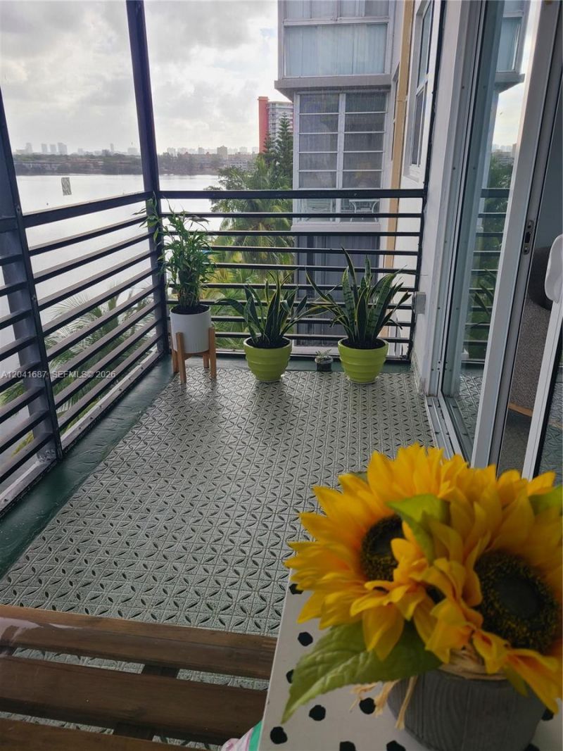 1075 NE Miami Gardens Dr , Unit 708, Miami, FL 33179 Photo