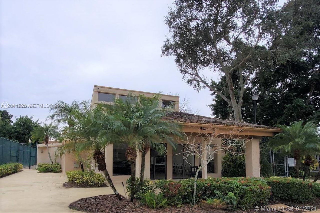 40 Wimbledon Lake Dr , Unit 216, Plantation, FL 33324 Photo