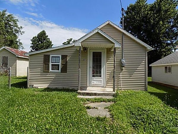 227 E Garfield Avenue , Seymour, MO 65746