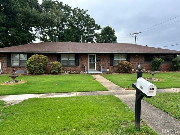 534 Carroll Street , Sikeston, MO 63801