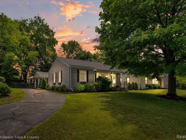 355 Rivard Boulevard, Waterford Twp, MI 48327