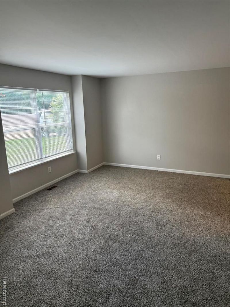 1106 Oak Valley Drive, Pontiac, MI 48341 Main Photo