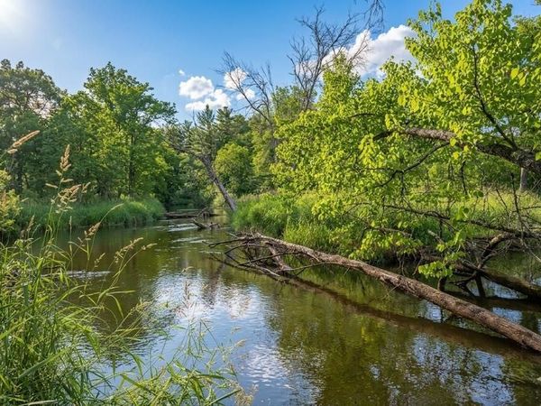 907 W Trout Valley Road, Hancock, WI 54943