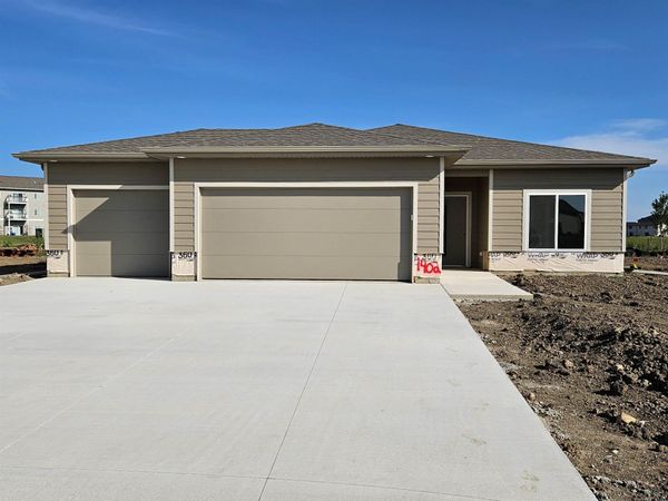 1402 Sunderland, No. Sioux City, SD 57049
