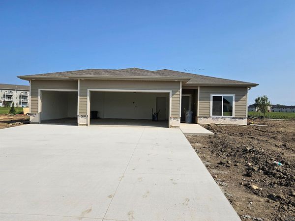 1402 Sunderland, No. Sioux City, SD 57049