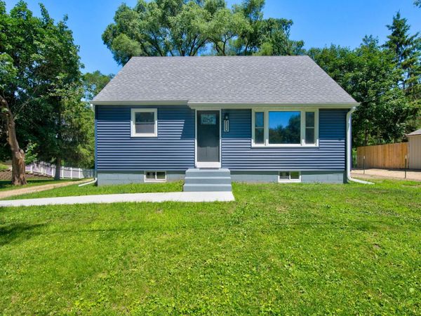 2115 E River Road NE, Rochester, MN 55906