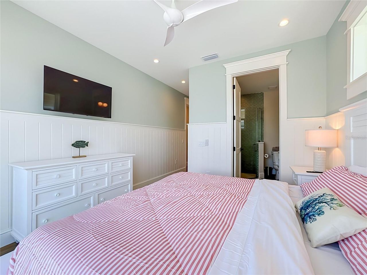 2918 Gulf Drive, Bradenton Beach, FL 34217 Photo