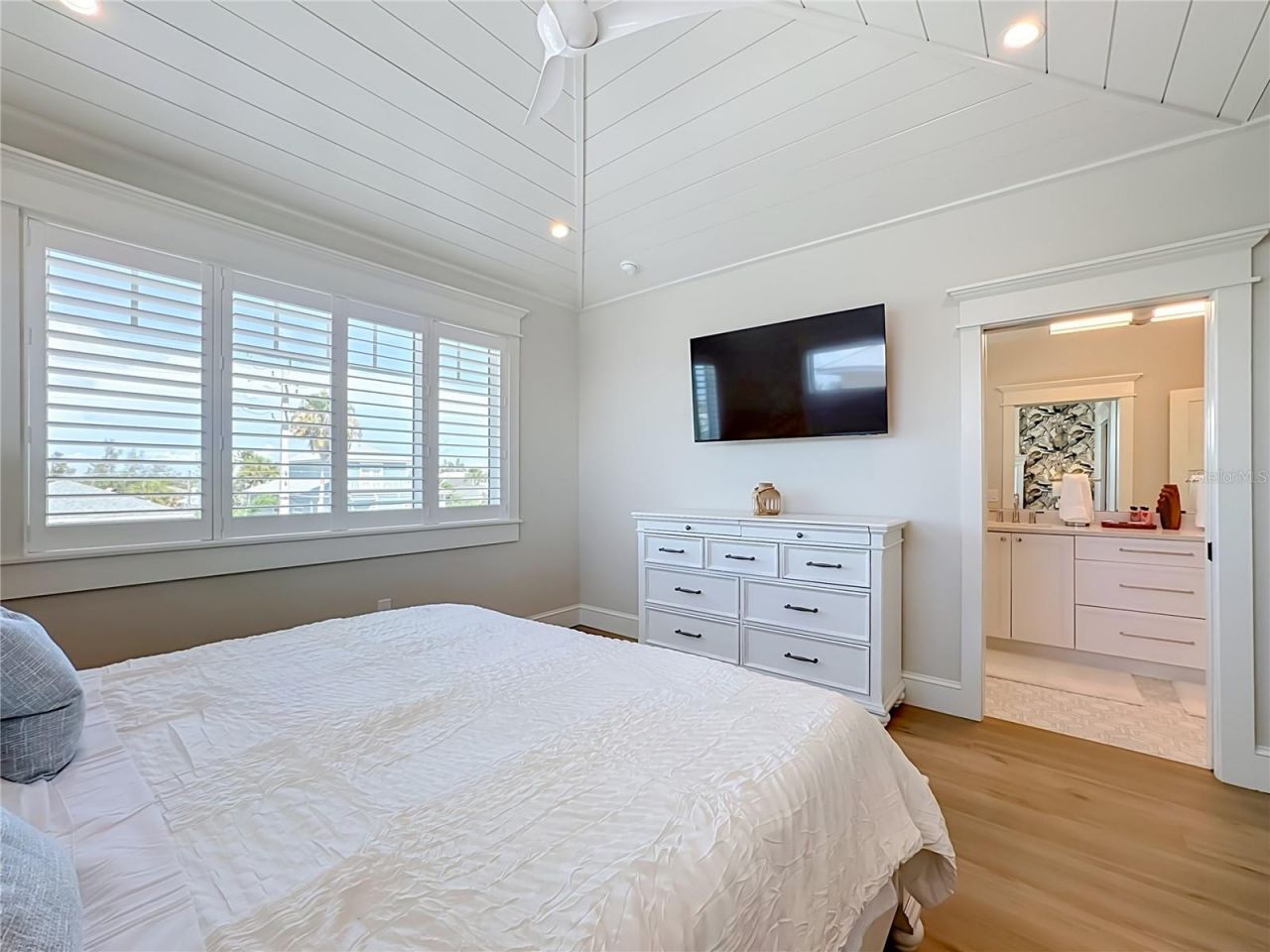 2918 Gulf Drive, Bradenton Beach, FL 34217 Photo