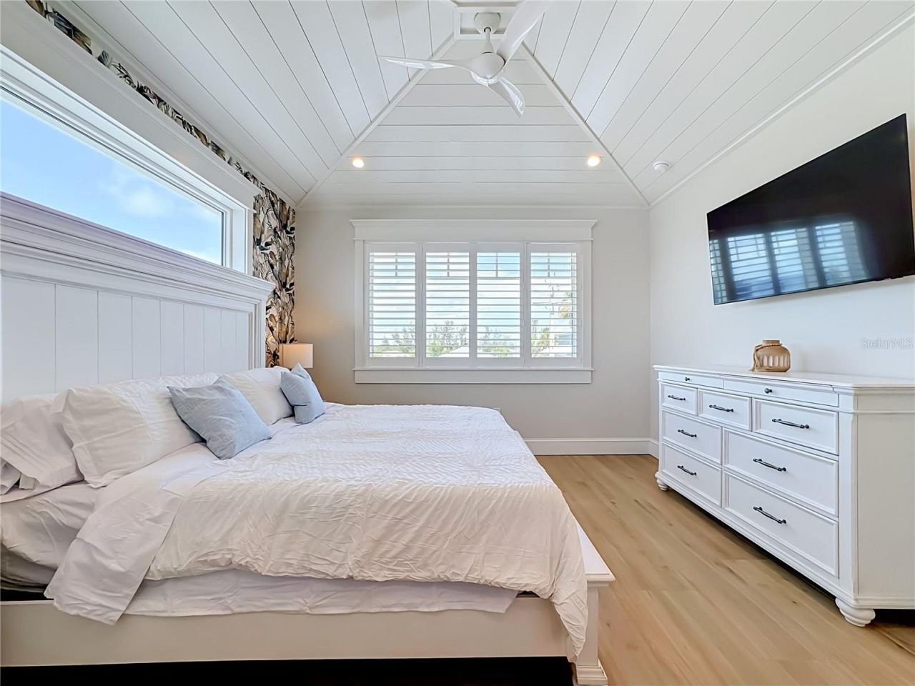 2918 Gulf Drive, Bradenton Beach, FL 34217 Photo
