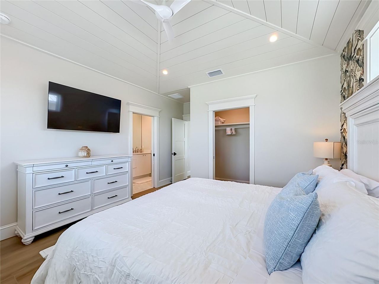 2918 Gulf Drive, Bradenton Beach, FL 34217 Photo