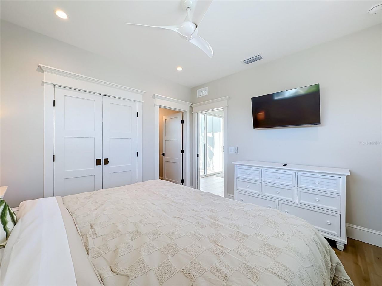 2918 Gulf Drive, Bradenton Beach, FL 34217 Photo