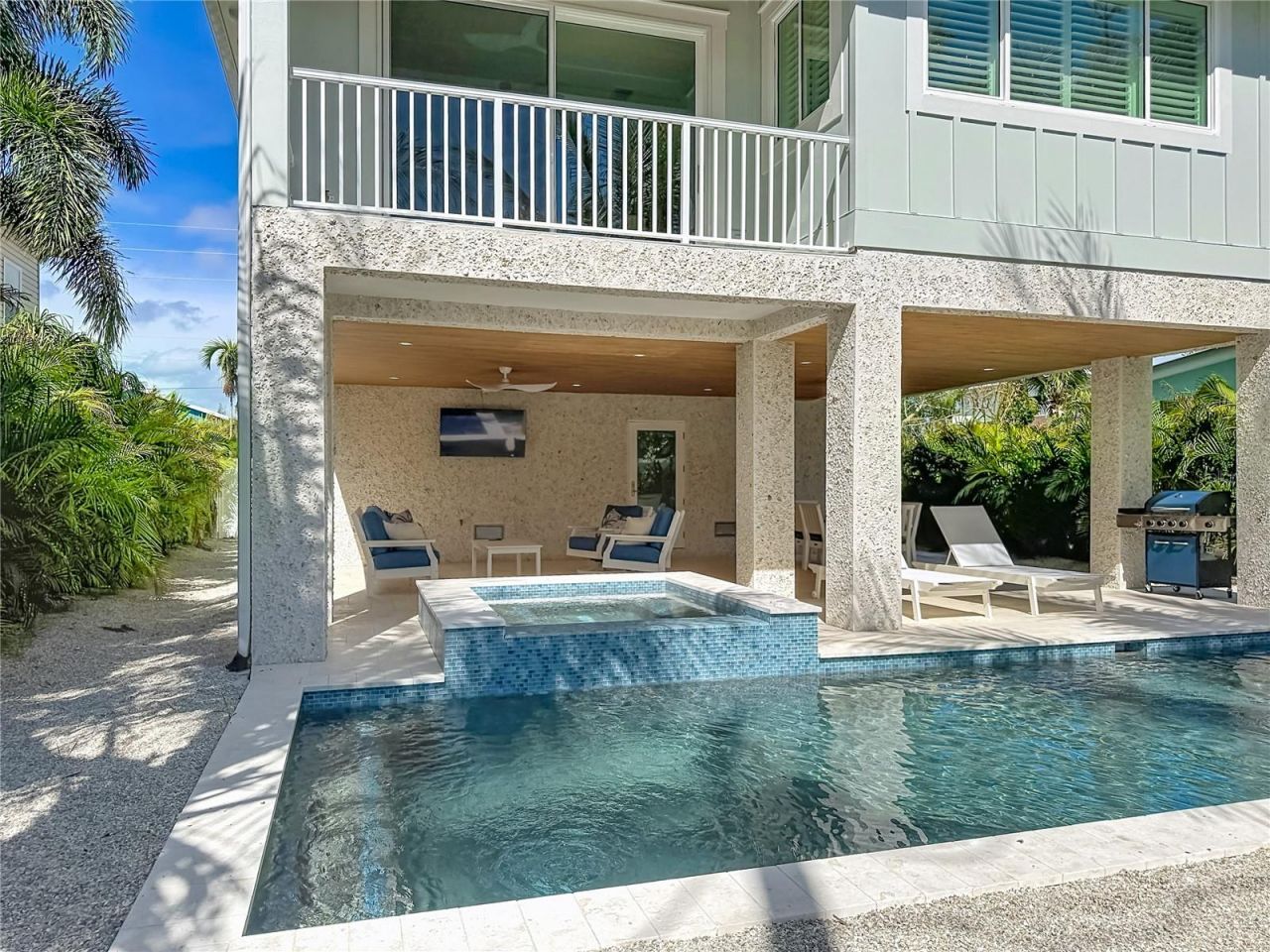 2918 Gulf Drive, Bradenton Beach, FL 34217 Photo