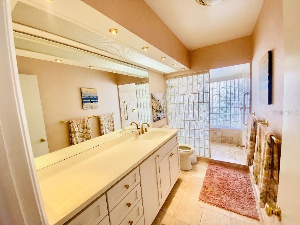 307 Orangewood Lane , Largo, FL 33770 Photo