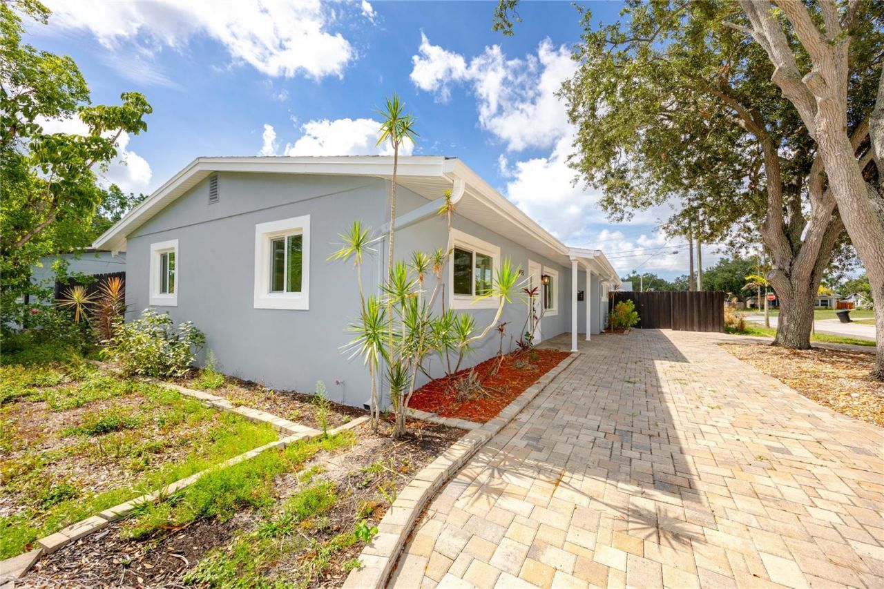 4095 Locust Street Ne, Saint Petersburg, FL 33703 Photo
