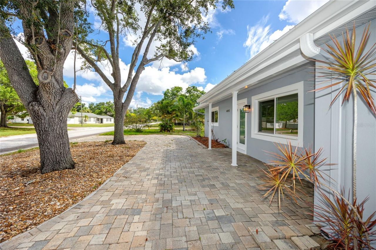 4095 Locust Street Ne, Saint Petersburg, FL 33703 Photo