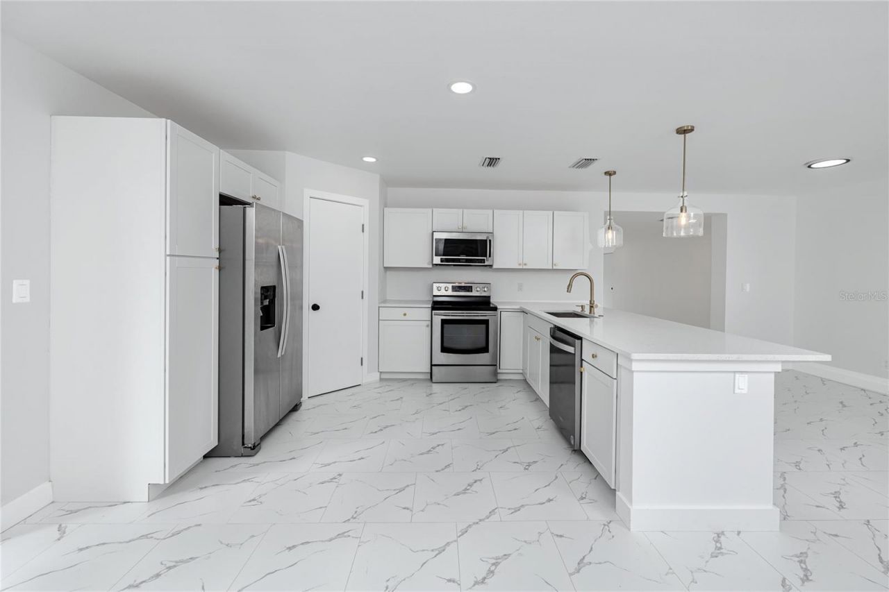 4095 Locust Street Ne, Saint Petersburg, FL 33703 Photo