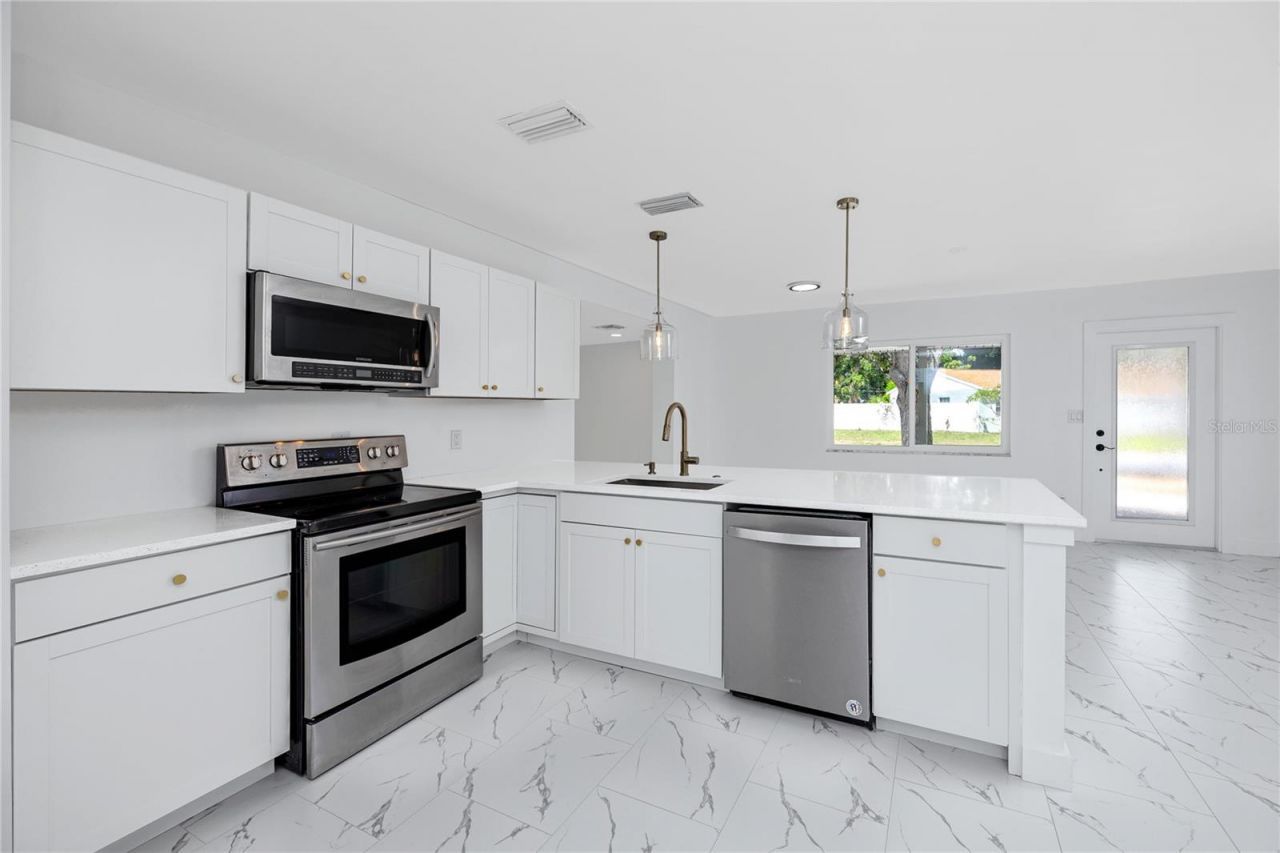 4095 Locust Street Ne, Saint Petersburg, FL 33703 Photo